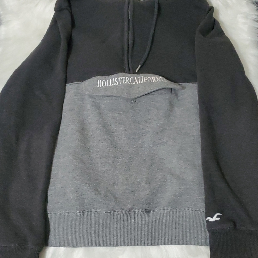 Hollister hooded sweater! Size:L